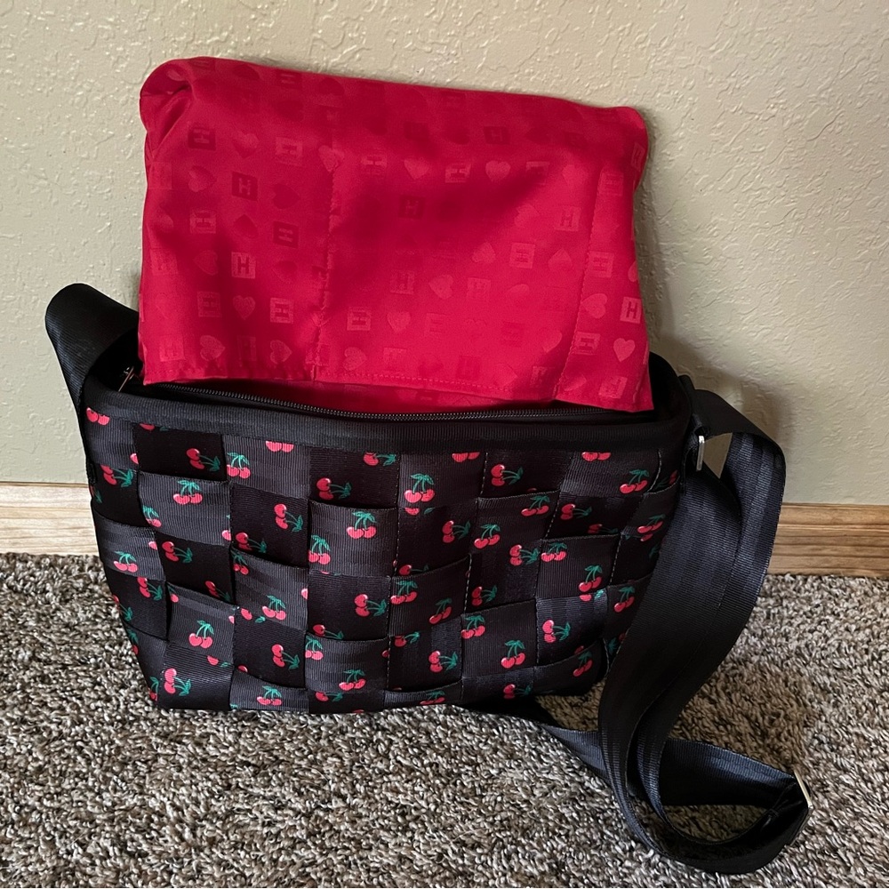 Harveys Cherry Messenger - Picture 6 of 7